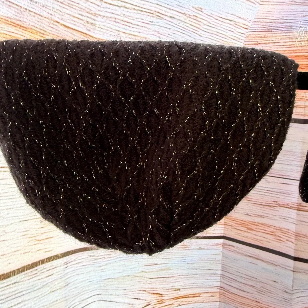 Black‎ boggan and gloves with Silver Accents
